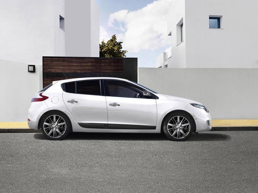  Renault Megane GT Line 2010 года  (фото 2 из 11)